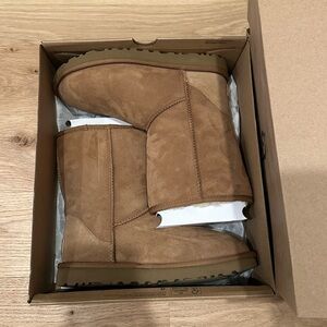 NWT UGG Classic Short Chestnut Size 7